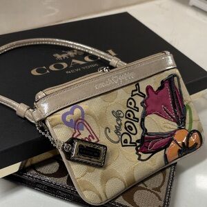 Coach Poppy Limited Edition Wristlet mixed media! EUC